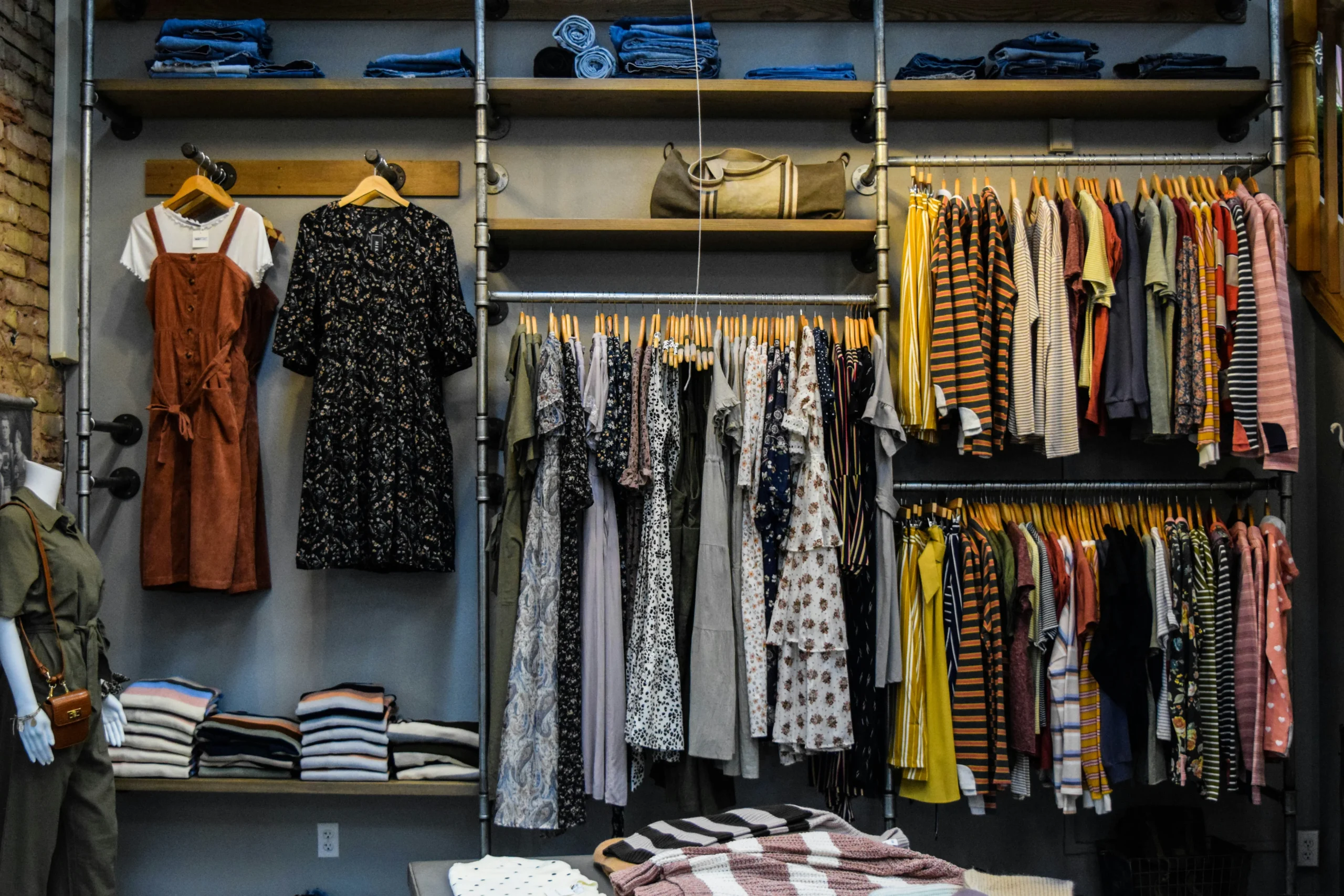 membangun walk-in closet di rumah