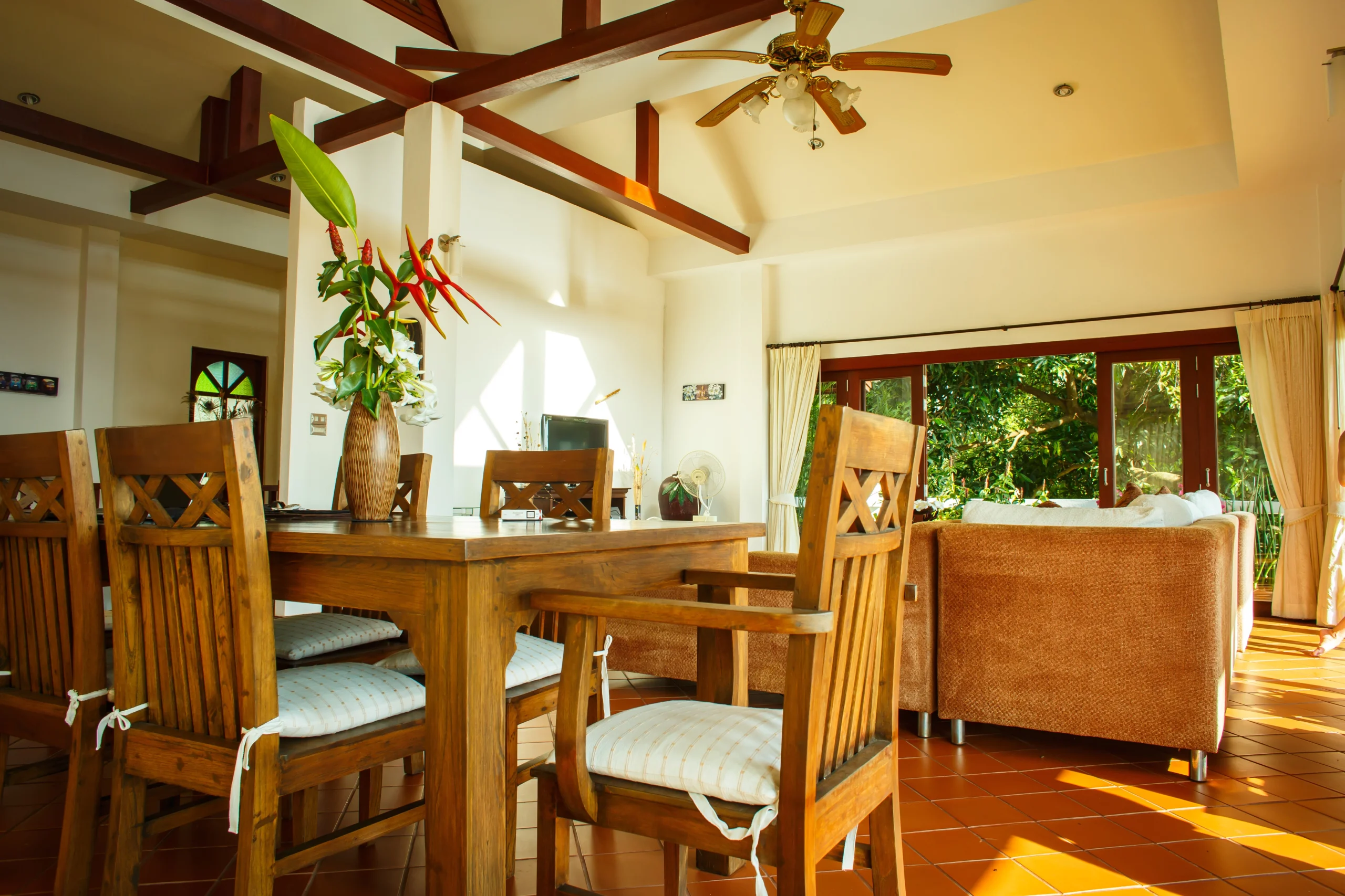 inspirasi interior rumah tropis modern