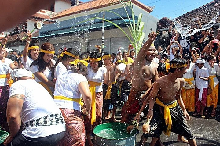 mengenal tradisi Siat Yeh