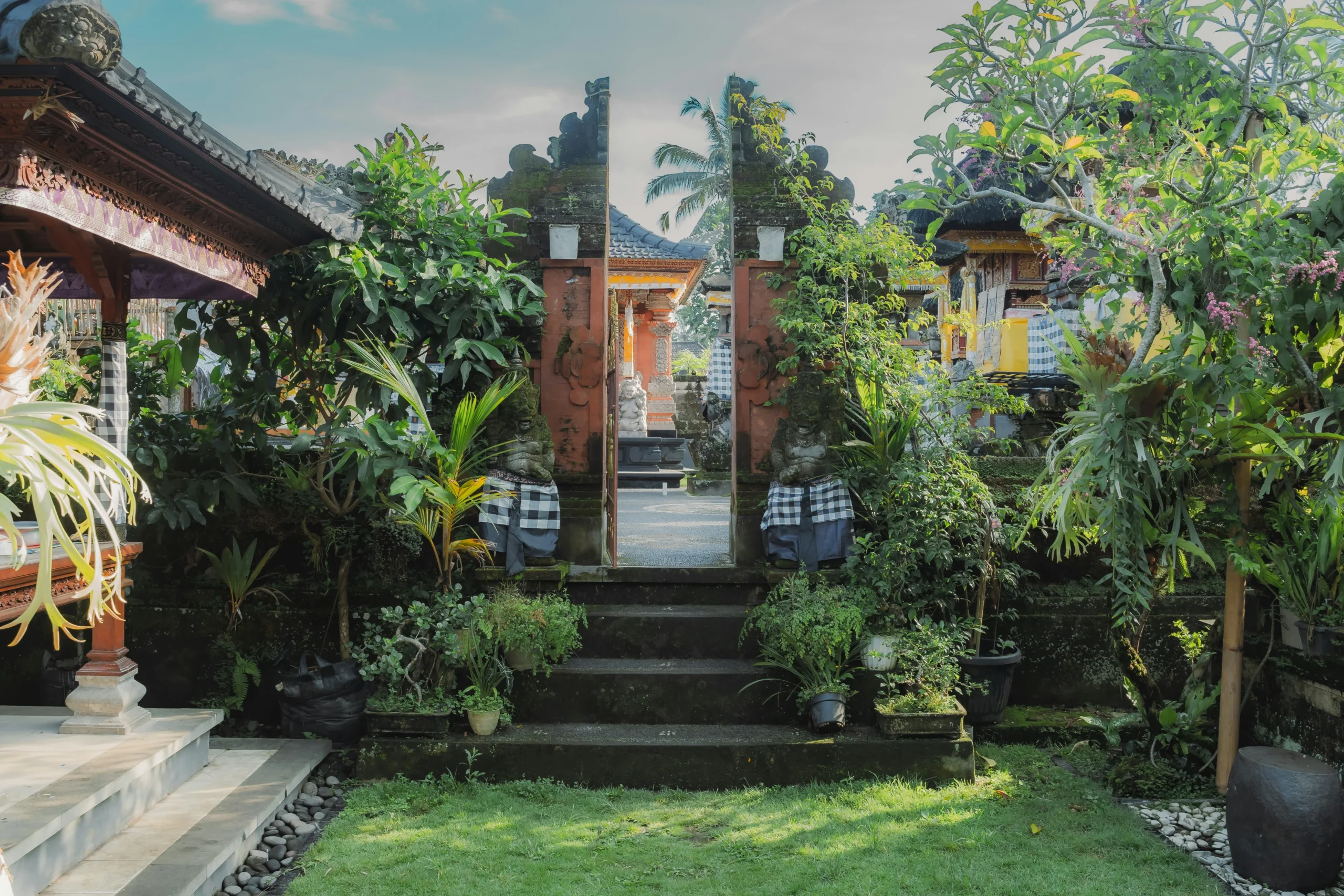 merayakan hari raya Nyepi di Bali