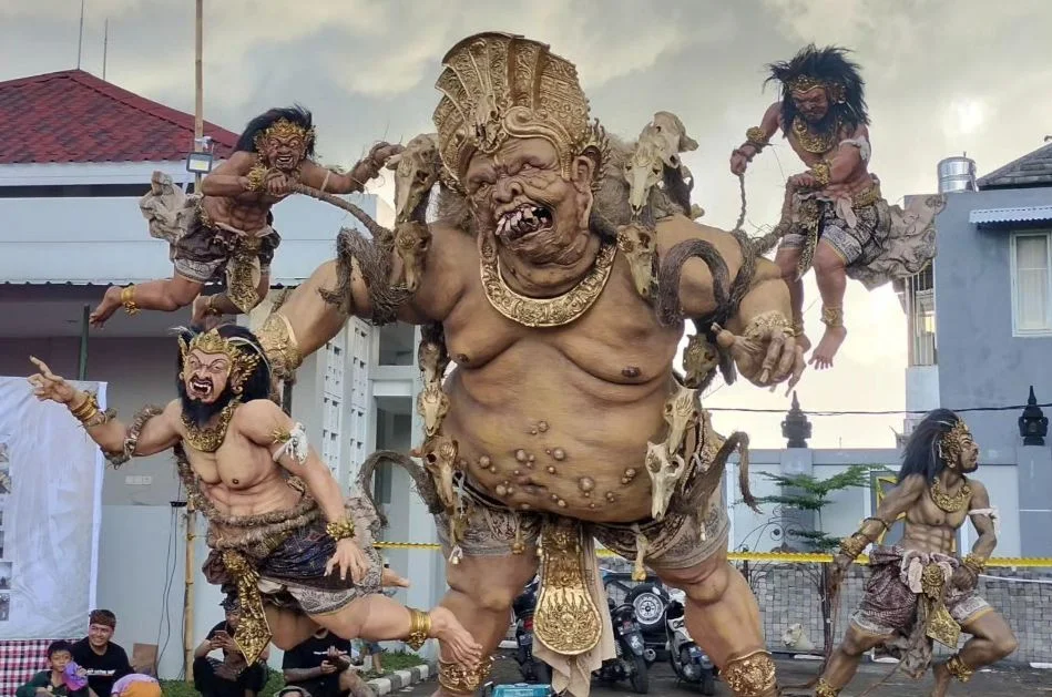 merayakan hari raya Nyepi di Bali